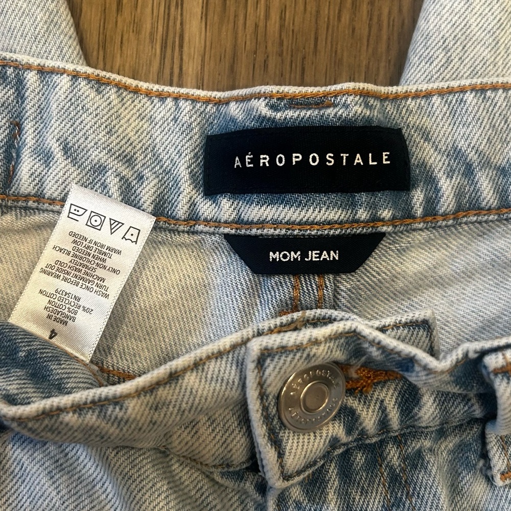 Aeropostale Light Wash Mom Jeans